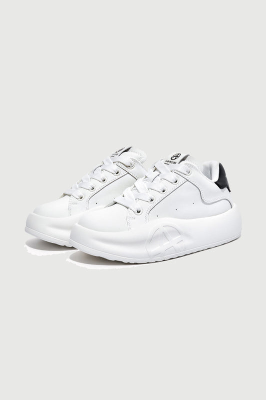 NYUE Pure Black/White — three-quarter product