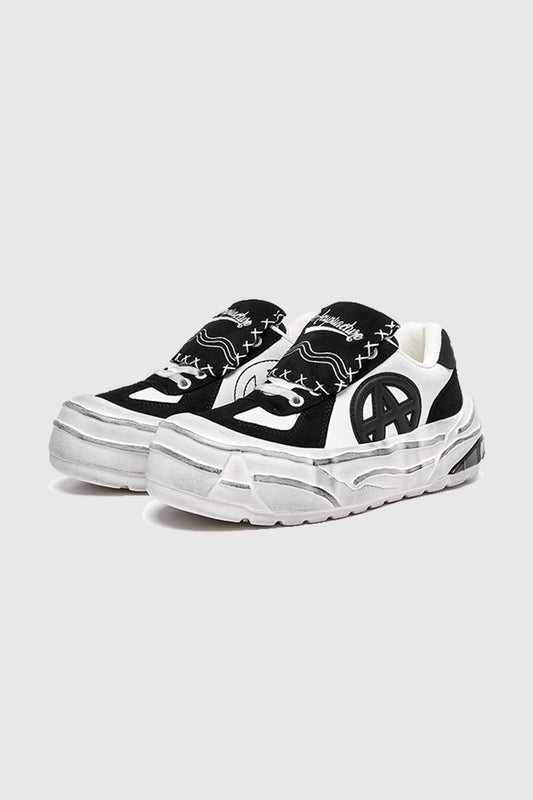 Distort Stitch Black/White — three-quarter product