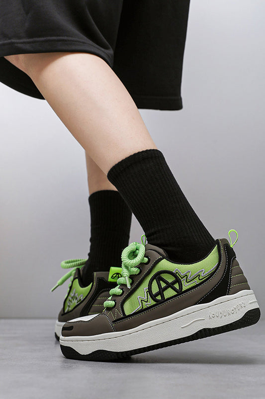Curb Outline Dark Green — on-model