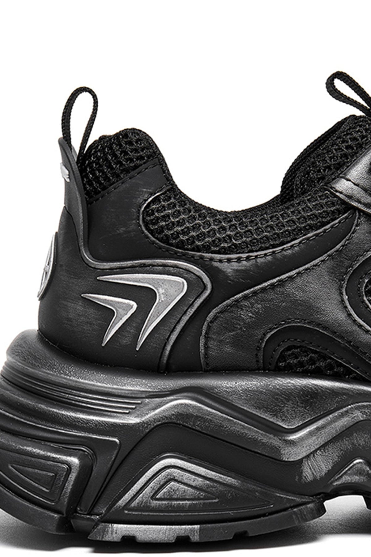 UGNG Contour Black — construction detail close-up