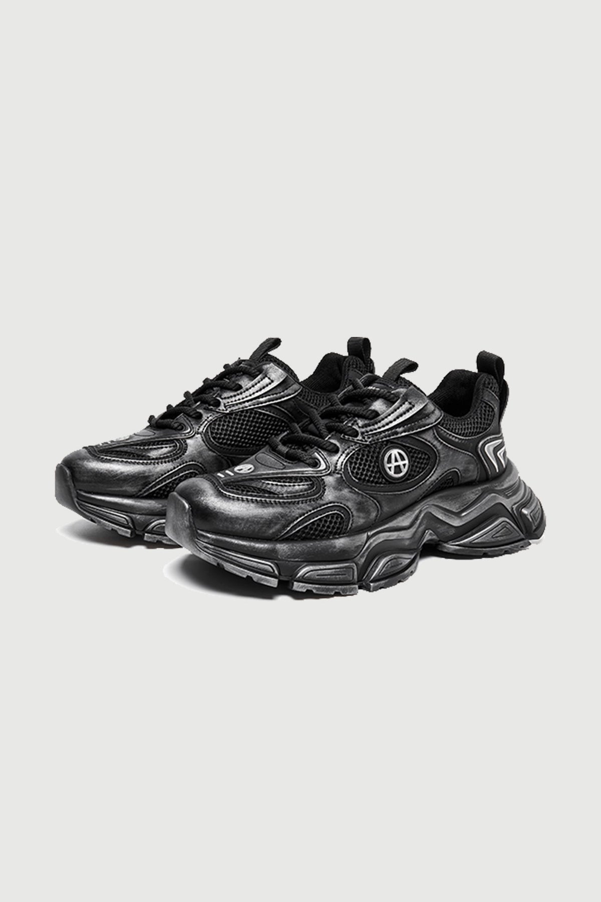 UGNG Contour Black — three-quarter product