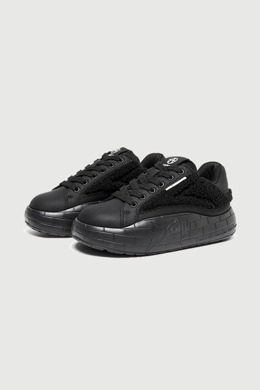 NYU Vulc Fleuri Black — three-quarter product