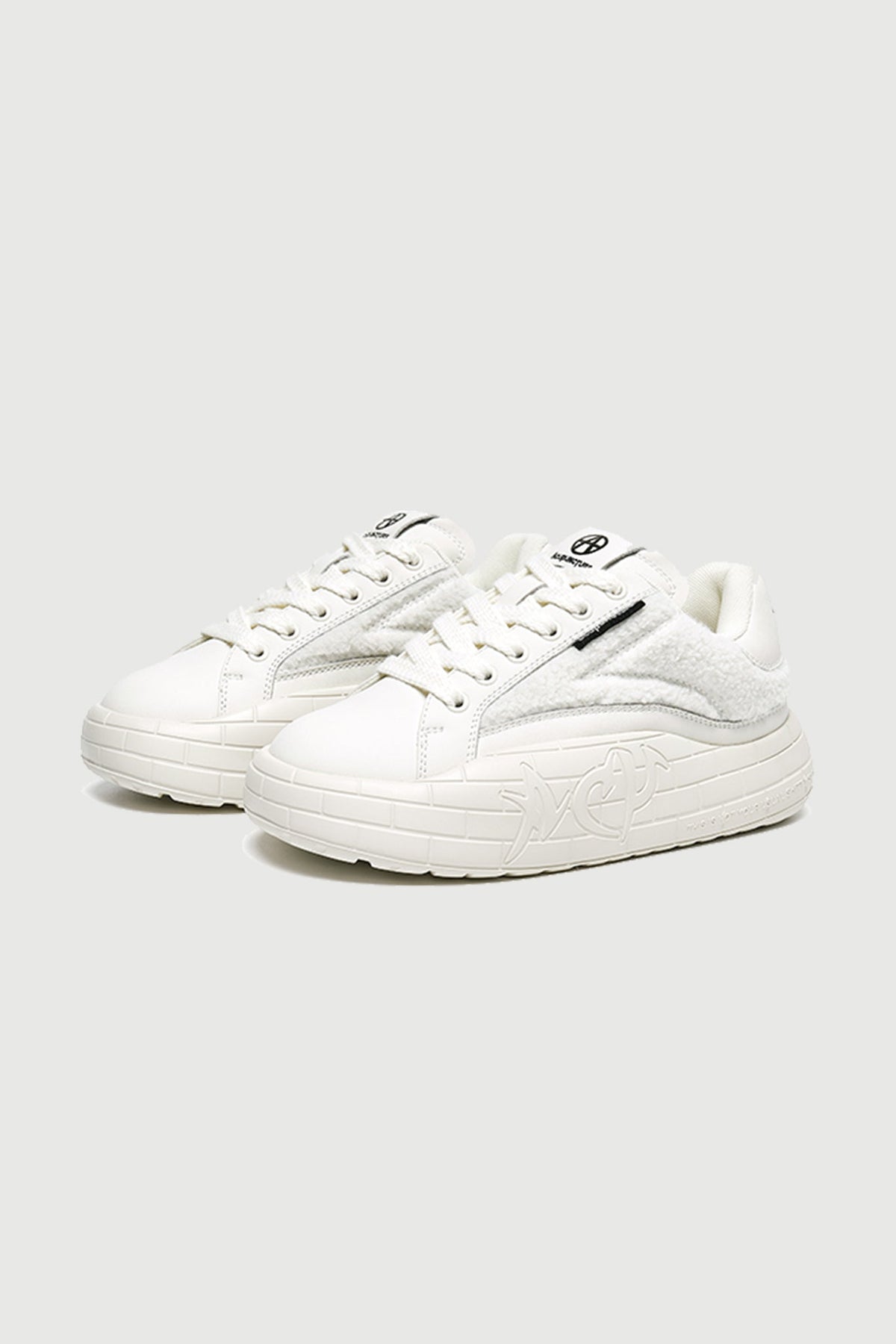 NYU Vulc Fleuri White — three-quarter product