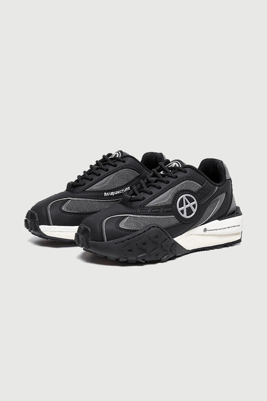 Delta Flow Black — three-quarter product