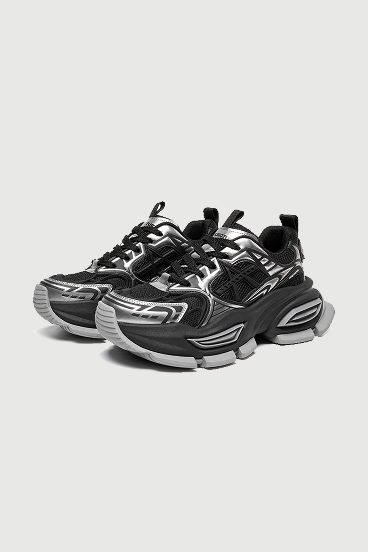 Echo Circuit Black — three-quarter product