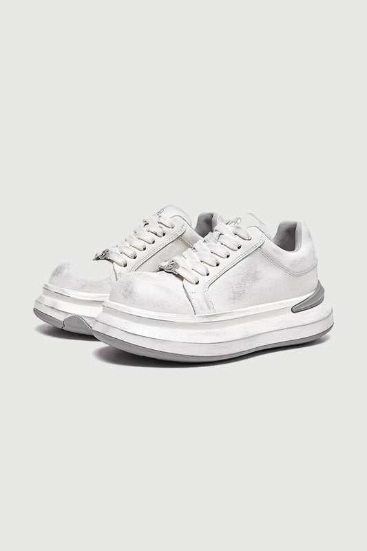 Bass Low Distressed White — three-quarter product