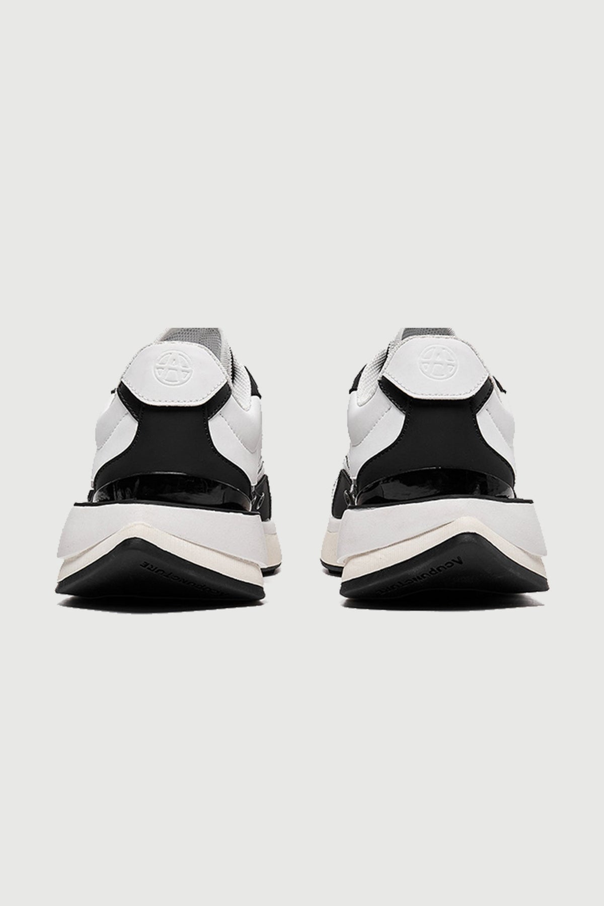 Delta Label Black/White — rear