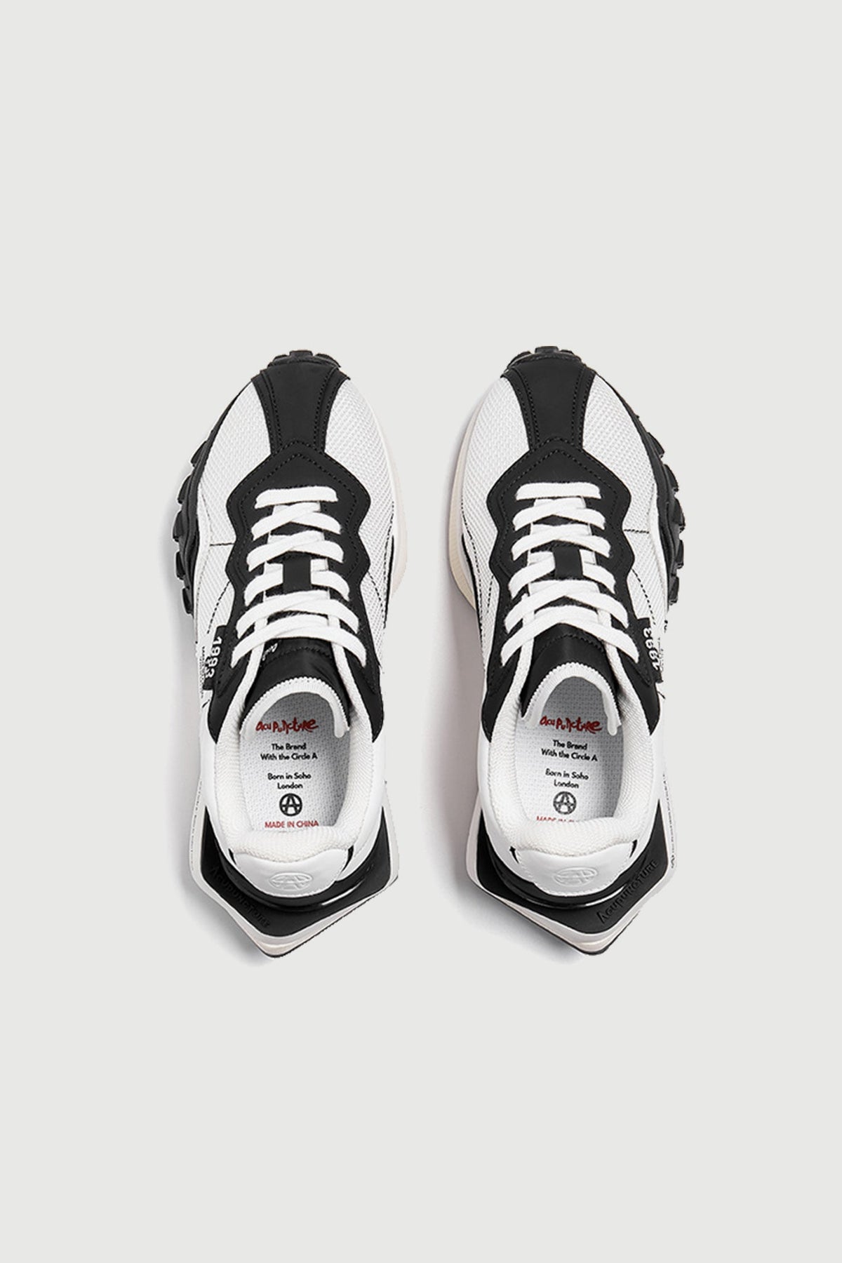 Delta Label Black/White — top