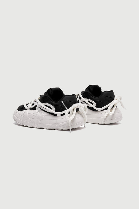 NYU Vulc Entwine Black — three-quarter product