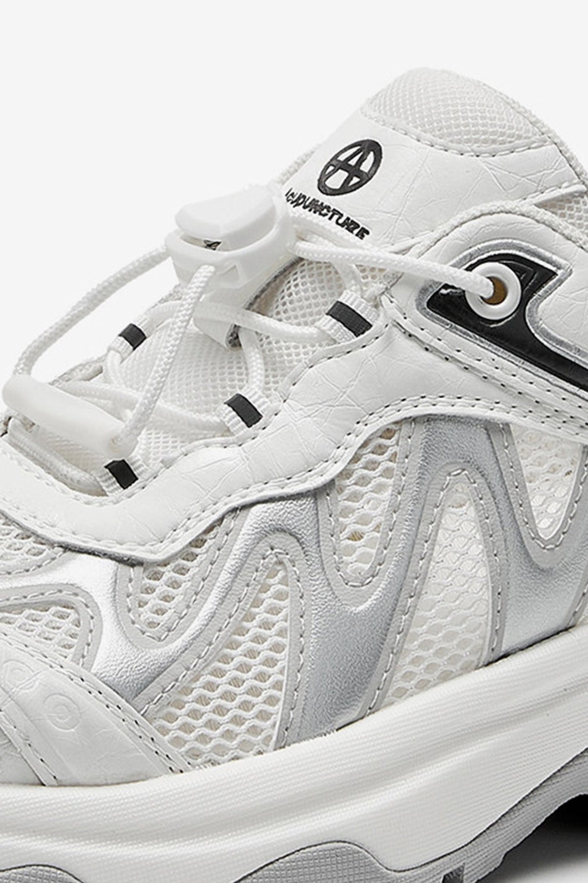 Offbeat Ridge White — construction detail close-up
